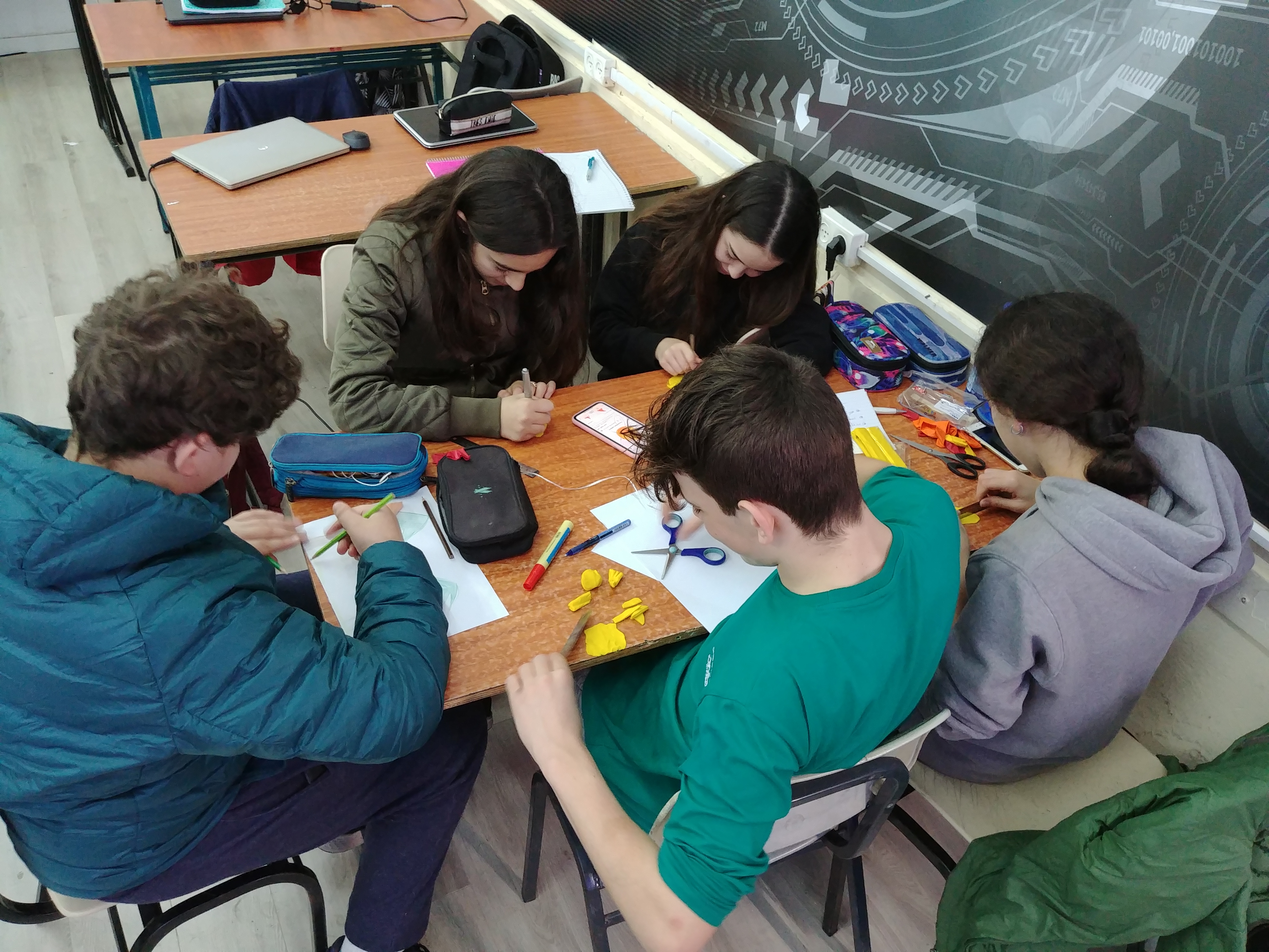 שילוב Low Tech עם Hi-Tech