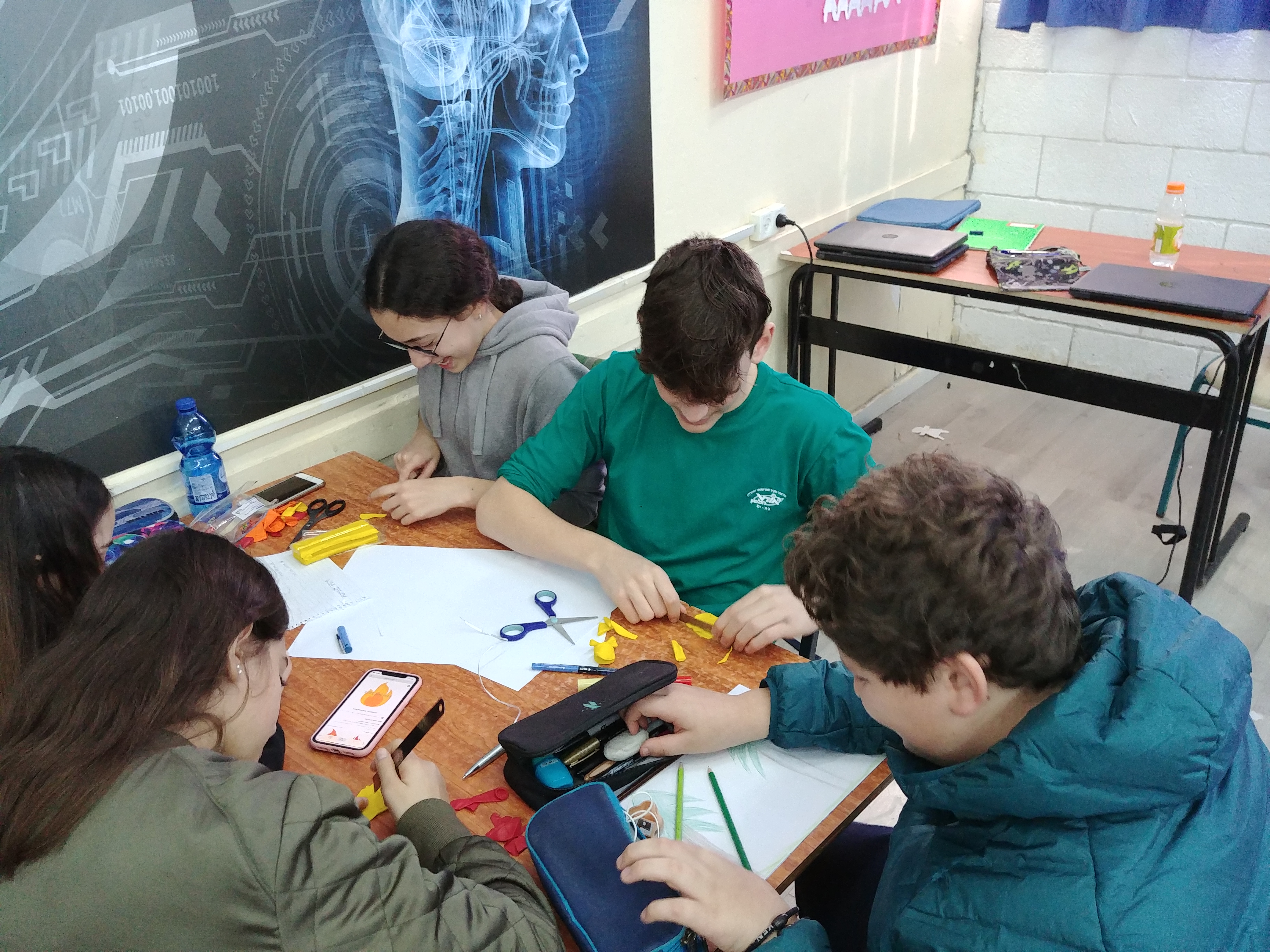 שילוב Low Tech עם Hi-Tech