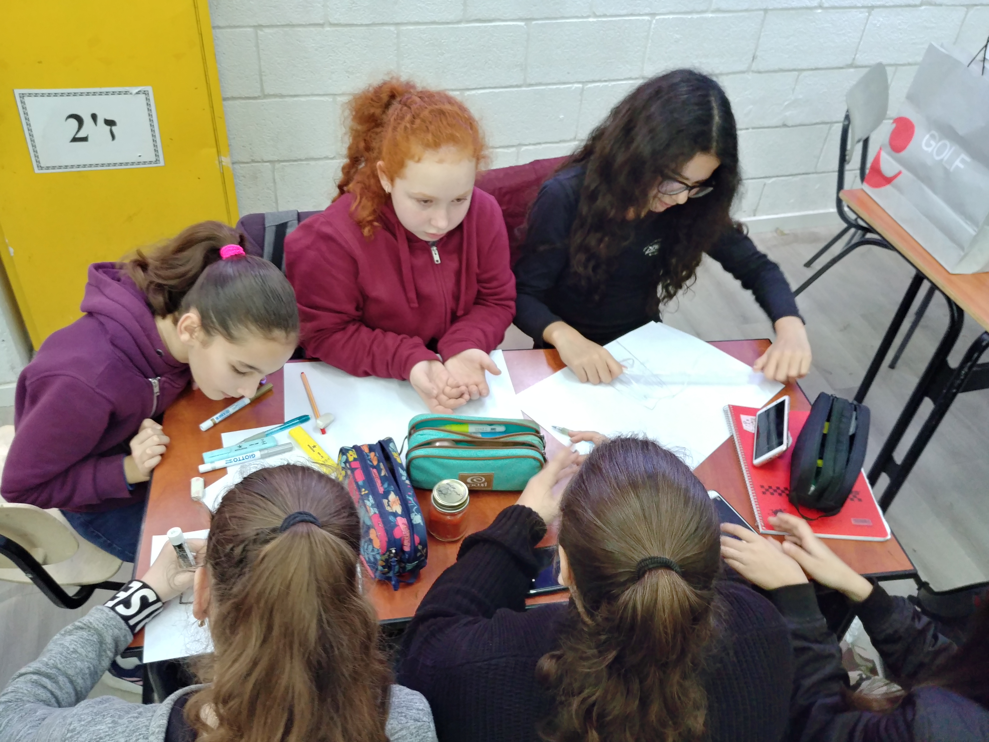 שילוב Low Tech עם Hi-Tech